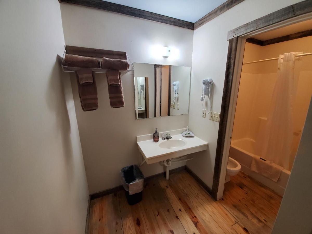 Jamesport Inn エクステリア 写真