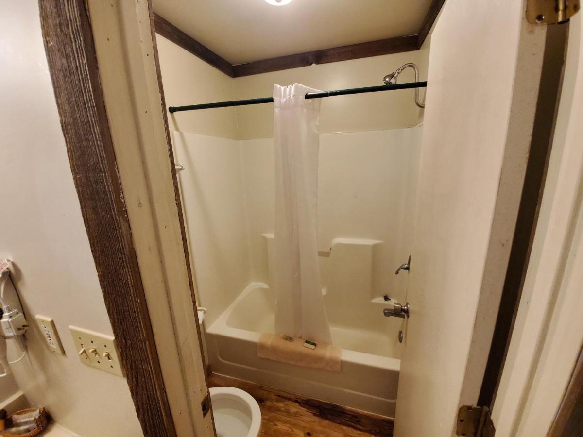 Jamesport Inn エクステリア 写真