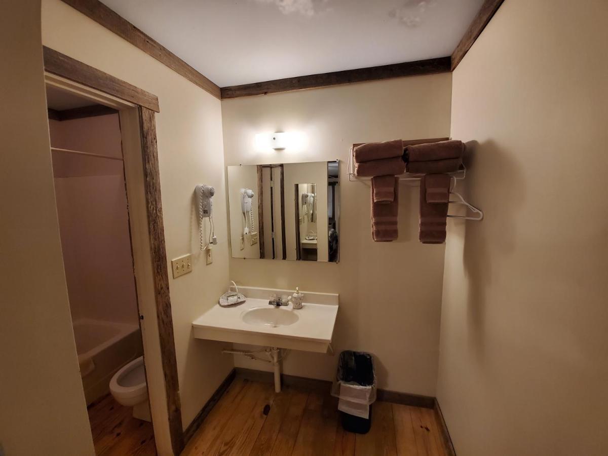Jamesport Inn エクステリア 写真